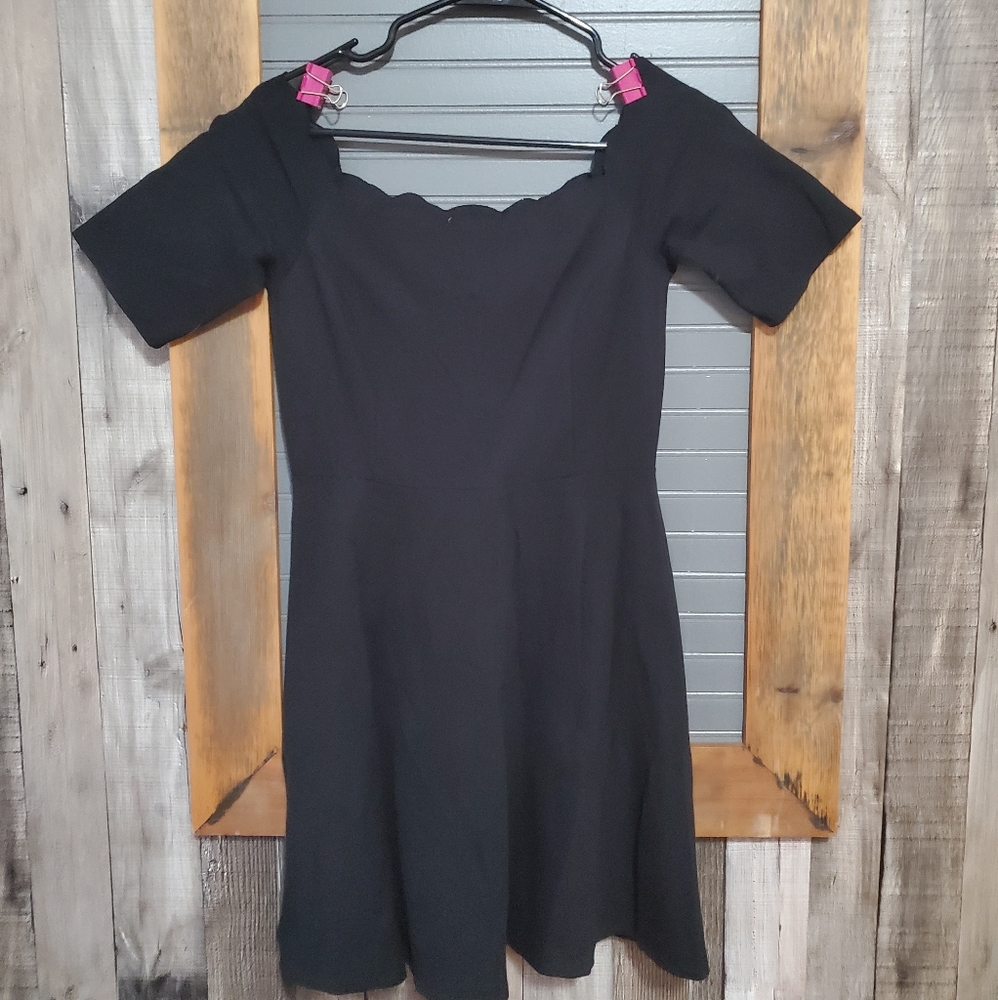 Nine Britton Black off shoulder scalloped dress MD